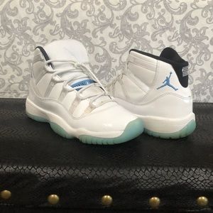 Jordan’s sneakers size 6 young mans